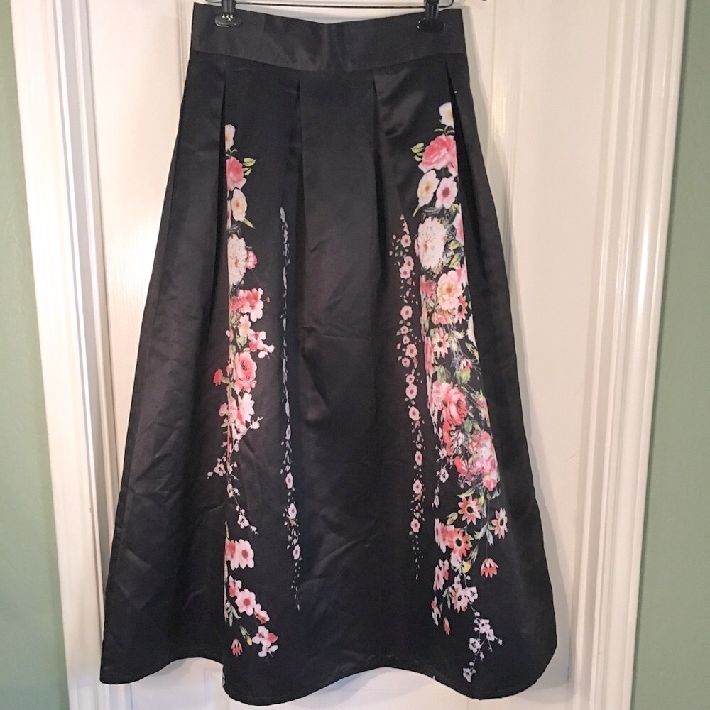 NWT Persun Black & Floral Maxi Skirt